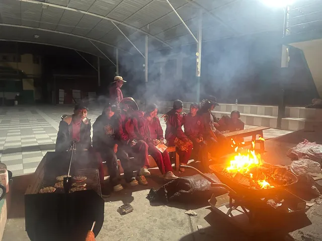 Gekocht wird über offenem Feuer
